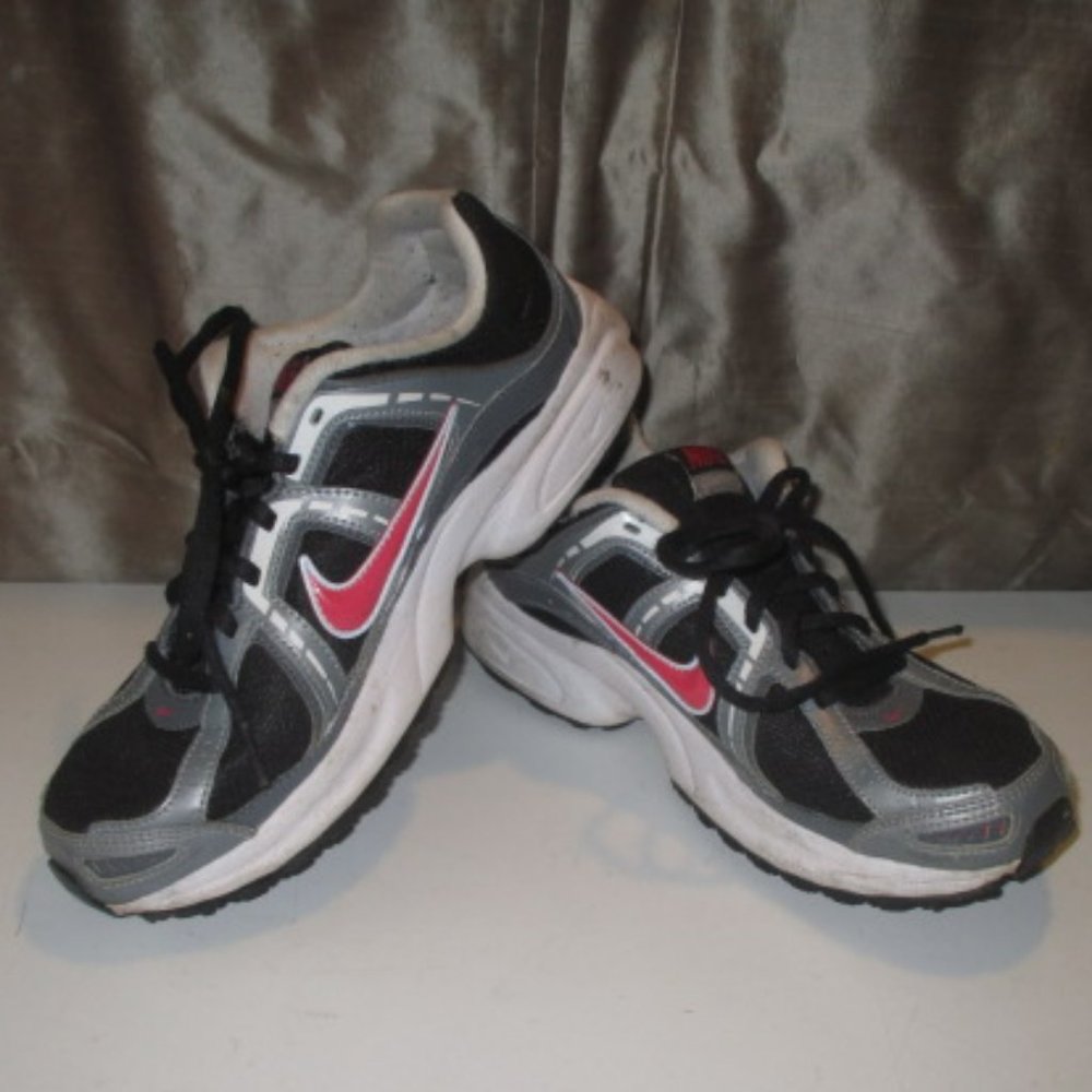 Nike Compete 2 running trainer sneakers sz 8 1/2